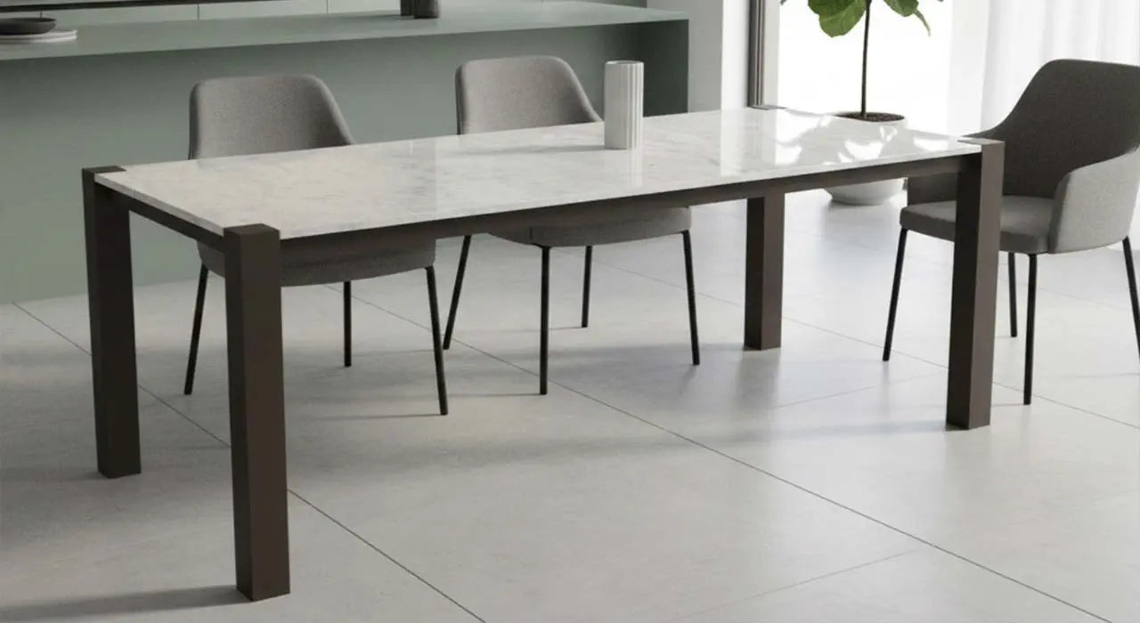 Moderner Tisch Aruba: Geradlinige Handwerkskunst, individuell planbar aus über 40 Naturstein-Materialien.