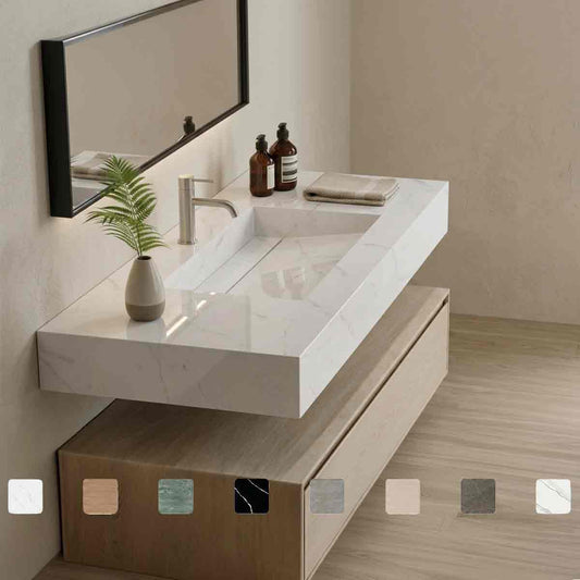 Design-Waschtisch Simplicity Linen Cream aus Silestone in cremefarbener Natursteinoptik mit Waschbecken mit Ablage, fugenlos integriertem Monobecken und Maßanfertigung bis 250 cm, optional als Doppelwaschtisch.