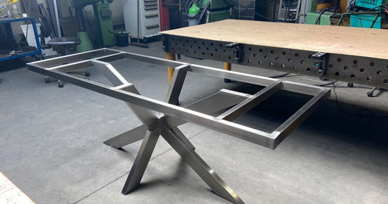 TISCHGESTELLE - AUSFÜHRUNG & FARBEN