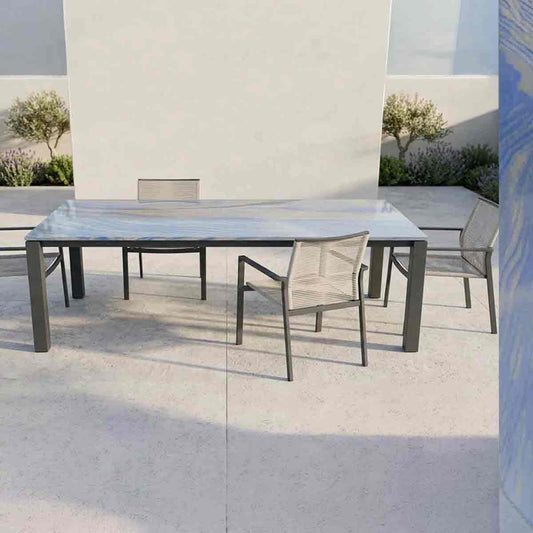 Premium Gartentisch mit einmaligem blau Varianten Unikat online konfigurieren