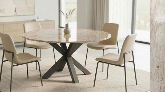 Runder Esstisch Rondo aus Granit Ivory Cream mit cremefarbener Natursteinplatte und warmen braunen mediterranen Maserungen. Maßgefertigter Design-Esstisch bis 160 cm Durchmesser für bis zu 8 Personen mit Stahlgestell in RAL-Farbe nach Wunsch online konfigurieren.