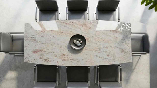 Terra Esstisch mit Ivory Cream Steinplatte Granit in changierenden Creme- und Beigetönen, elegante Natursteinstruktur, pflegeleicht und individuell gefertigt.