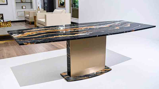 Tisch nach Mass in Bootsform Modell Terra mit Granitplatte in Belvedere Granit und eleganter Sockelsäule