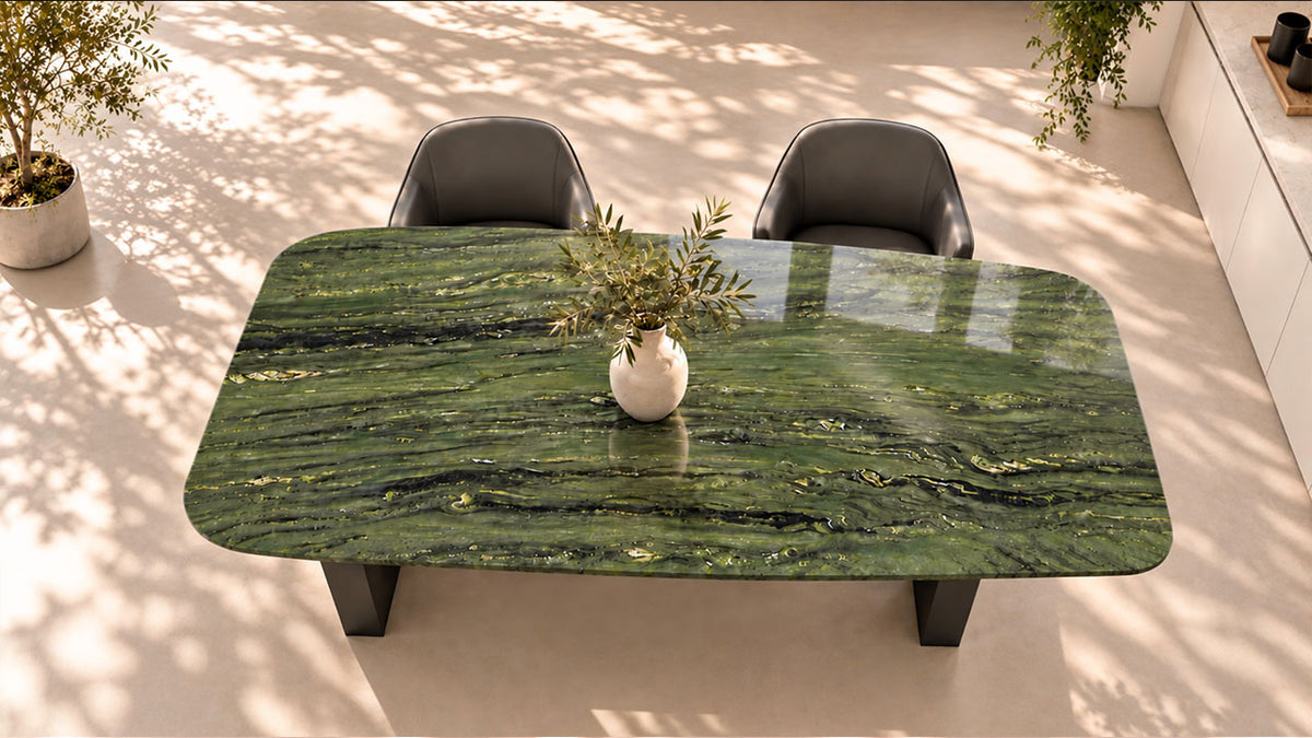 Esstisch VELA in organischer Form mit grün-anthrazit changierender Granitplatte Verde Dorato und Sockel nach Wunsch in Holz oder RAL-Farbe